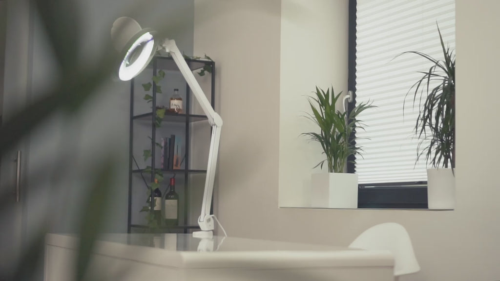 Video: Lumeno 721X Magnifying Lamp/Workplace Lamp 60 LEDs, Coloured Rubber Guard in use